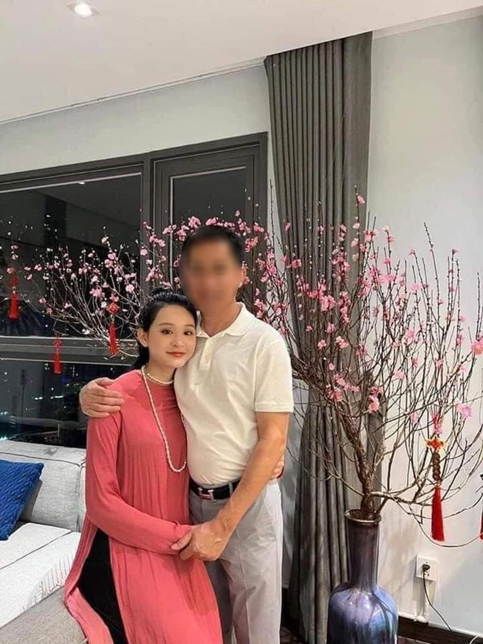 Cố đấm ăn xôi: Hiền Hồ comeback nhưng bị nặng nhẹ đủ điều!