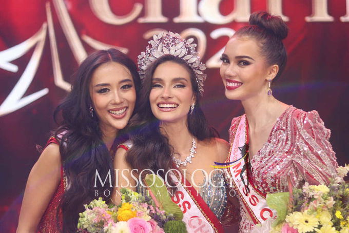 “Độc lạ” Miss Charm: Gọi tên Top 3 bằng vẽ tranh chân dung