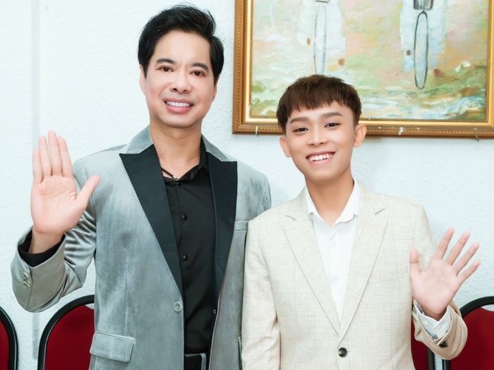 Hồ Văn Cường tạo dáng giữa đống tiền: Đời thay đổi từ khi có Ngọc Sơn
