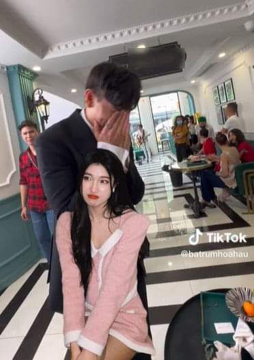 Isaac mắc cỡ khi bà trùm Hoa hậu nhắc tên Phương Nhi