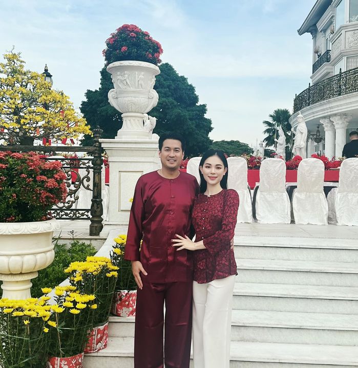 Kín như bưng, thông tin hôn lễ Linh Rin vẫn hé lộ: Cận cảnh thiệp mời