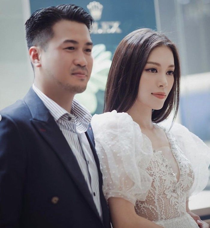 Kín như bưng, thông tin hôn lễ Linh Rin vẫn hé lộ: Cận cảnh thiệp mời