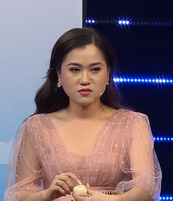 Lâm Vỹ Dạ: Mẹ bỉm luộm thuộm nay hóa chủ tịch xinh đẹp như gái son