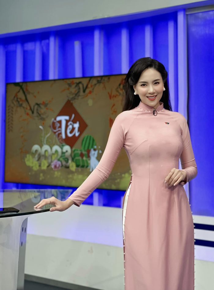 MC đẹp nhất VTV ở tuổi 33: Chồng cưng chiều, sự nghiệp thăng hoa