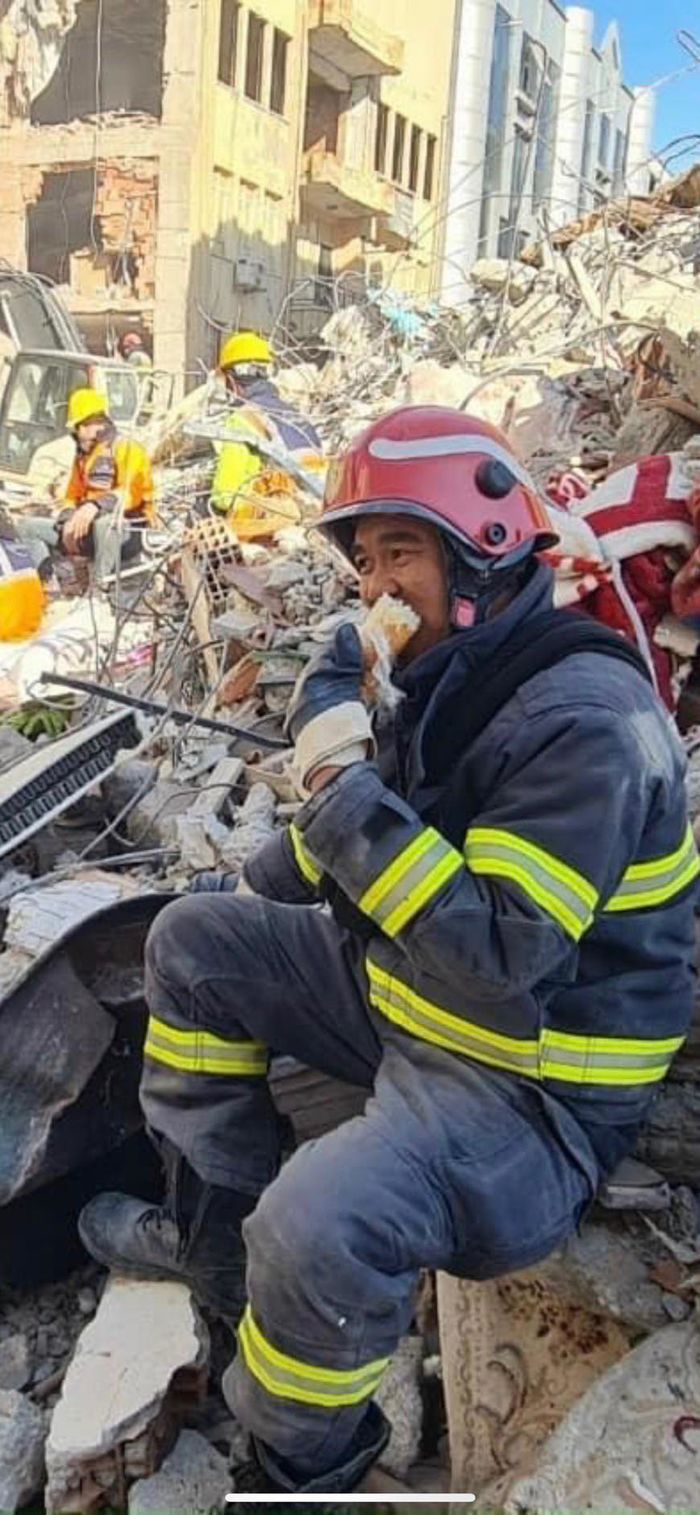 Mẹ cảnh sát PCCC đi cứu nạn ở Thổ Nhĩ Kỳ: “Nóng ruột lắm