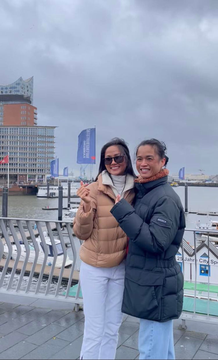 Miss Universe 2022 ấn tượng với Hoa hậu H'Hen Niê vì chiếc váy vàng