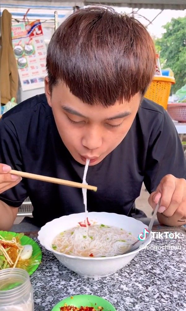 Món bún nước Tây Ninh cực tối giản: Nhìn thì chán nhưng ăn thì ghiền