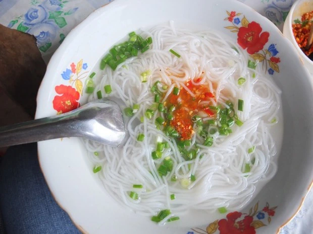 Món bún nước Tây Ninh cực tối giản: Nhìn thì chán nhưng ăn thì ghiền