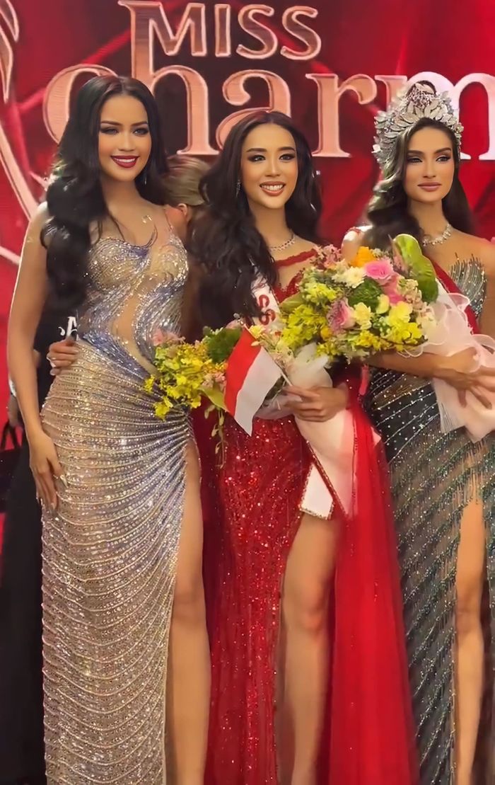 Ngọc Châu lấn át Top 3 Miss Charm khi mặc váy lỡ hẹn ở Miss Universe