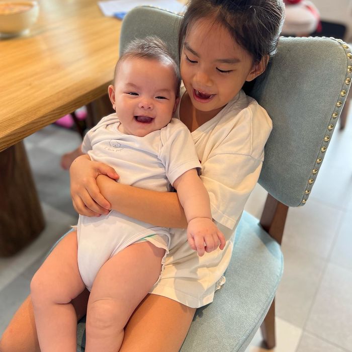 Phạm Quỳnh Anh vui khi bé út sang mốc mới: Mẹ bỉm dạy con rất khéo