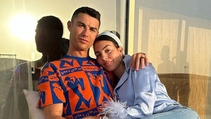 CR7 siêu sao cỡ nào vẫn bị vợ “phốt”: Anh ấy không bao giờ vào bếp