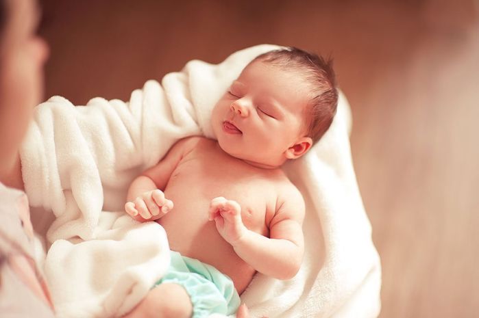 Quá mê thơm má bé nhưng sợ gây hại: Màn bọc thực phẩm là tuyệt chiêu