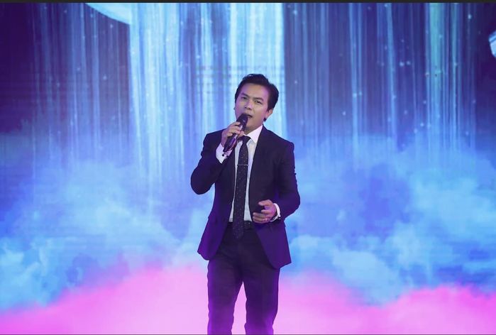 Quang Lê đến thăm Phi Nhung, khoe hát một đêm lời 1,5 tỷ đồng