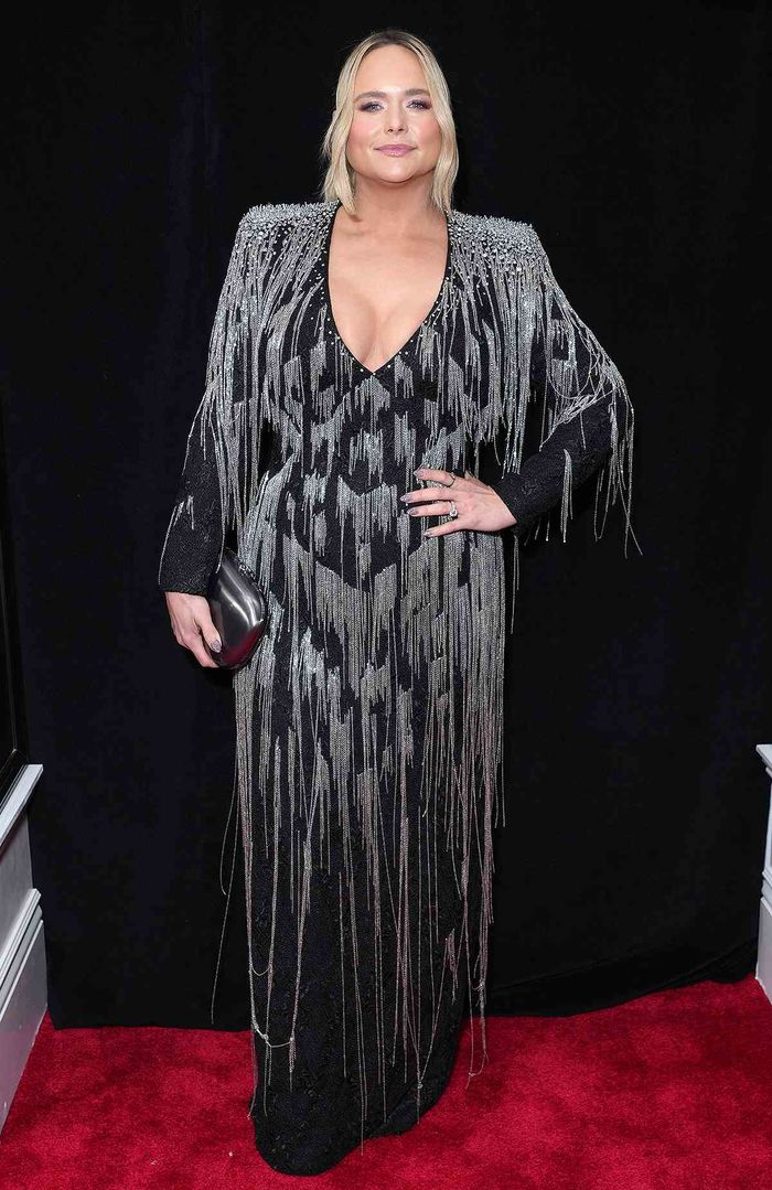 Sao quốc tế diện trang phục NTK Việt: Miranda Lambert mang lên Grammy