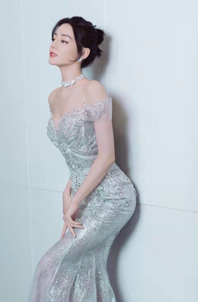 Sao quốc tế diện trang phục NTK Việt: Miranda Lambert mang lên Grammy