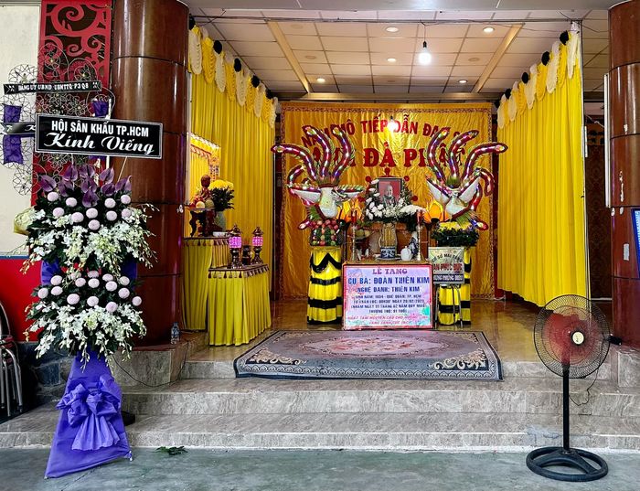Tang lễ NS Thiên Kim: Con cái túc trực, bạn bè đến chia buồn
