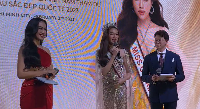 Thanh Thanh Huyền lần đầu diễn trang phục dân tộc Bánh tráng