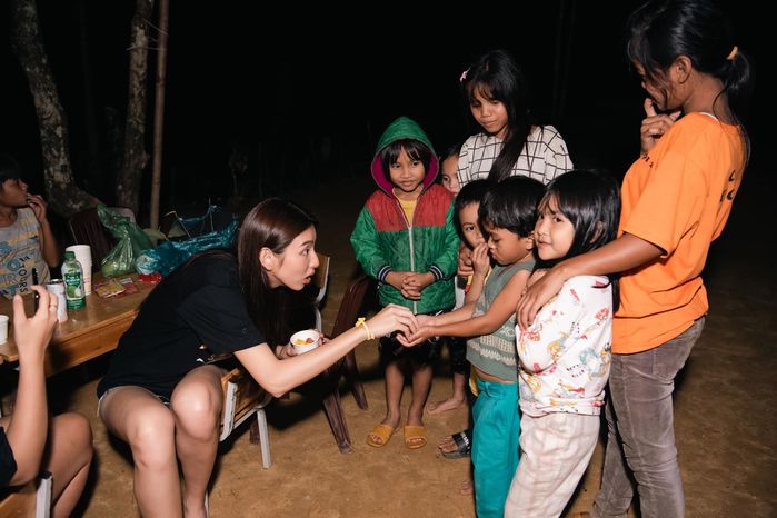 Không nói suông: Thùy Tiên và team Châu Phi khởi động dự án xây trường