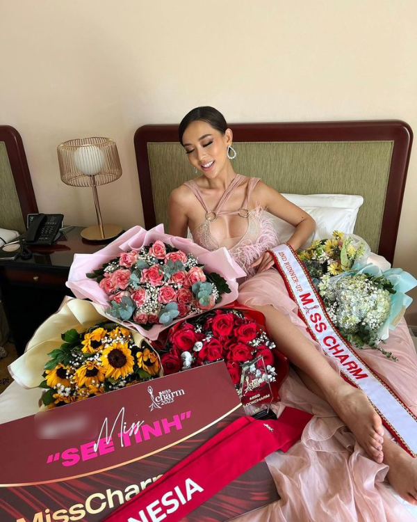 Top 3 Miss Charm xuất hiện sau đăng quang: Dát toàn kim cương