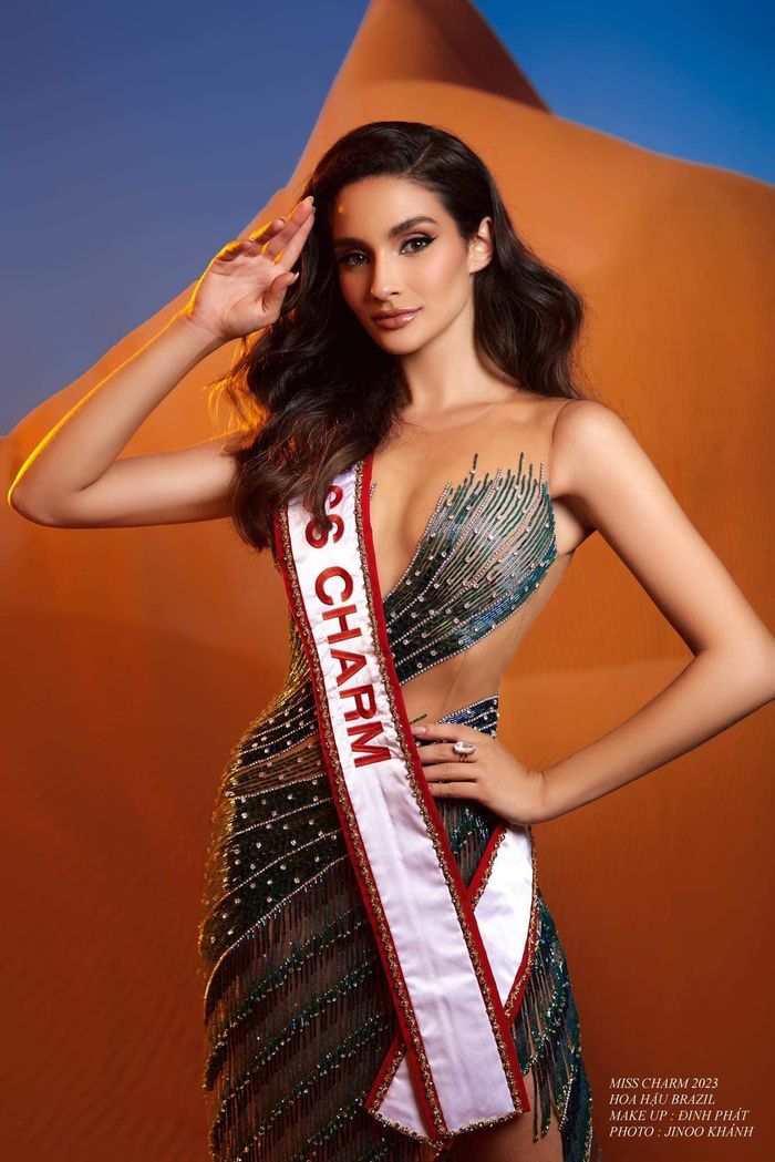 Top 3 Miss Charm xuất hiện sau đăng quang: Dát toàn kim cương