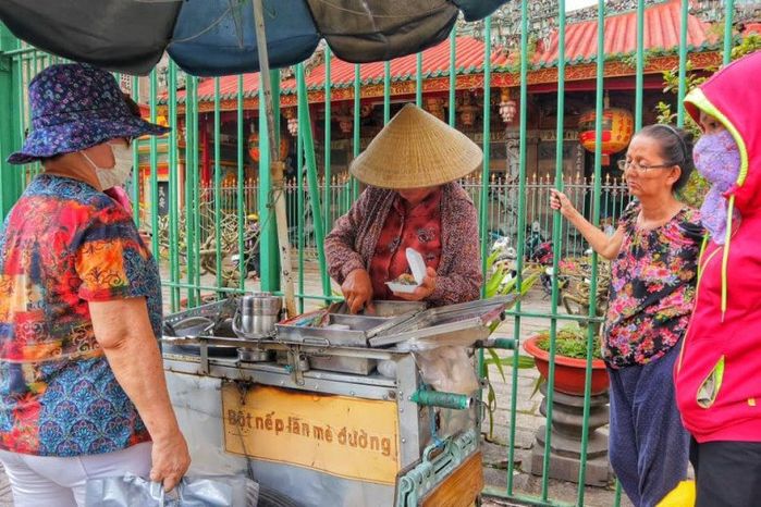 Xe bán kalochi duy nhất ở TP.HCM: Đẩy khắp nẻo đường suốt 40 năm