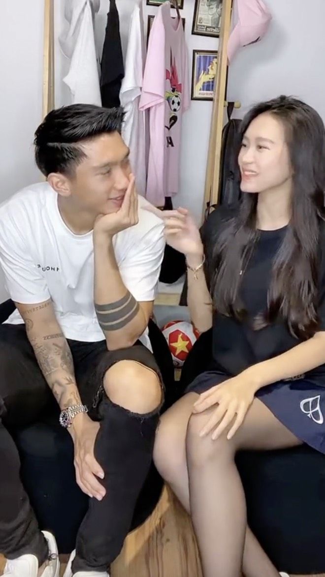 Là cầu thủ nổi tiếng, Văn Hậu vẫn bị Doãn Hải My bơ đẹp khi mới làm
