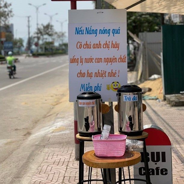 Chủ quán cafe tại Hà Tĩnh tạo bình nước miễn phí cho bà con