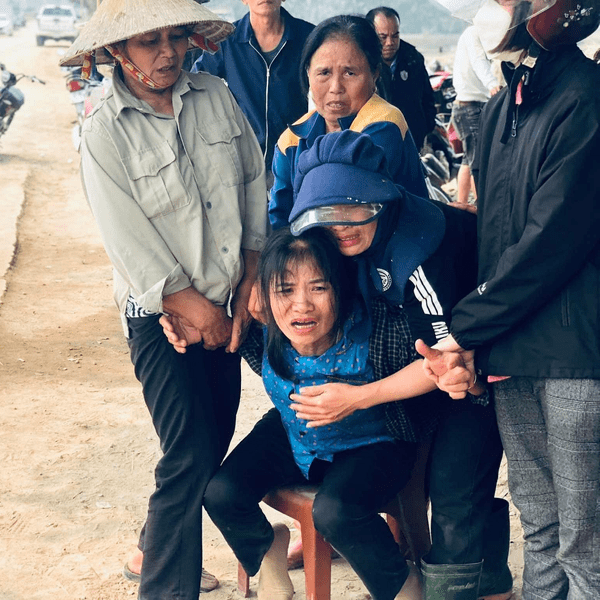 Vụ TNGT thương tâm tại Nghệ An: Hàng trăm người đến đưa tiễn 3 mẹ con