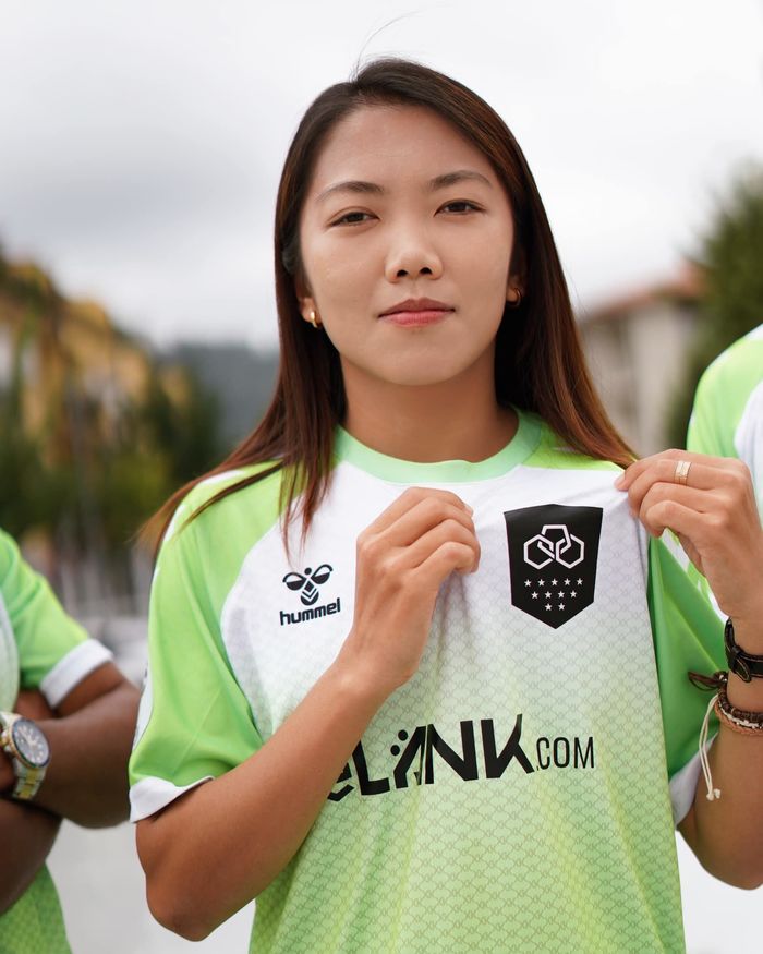 Sau 2 tuần về Việt Nam, Huỳnh Như chính thức lên đường trở lại Lank FC