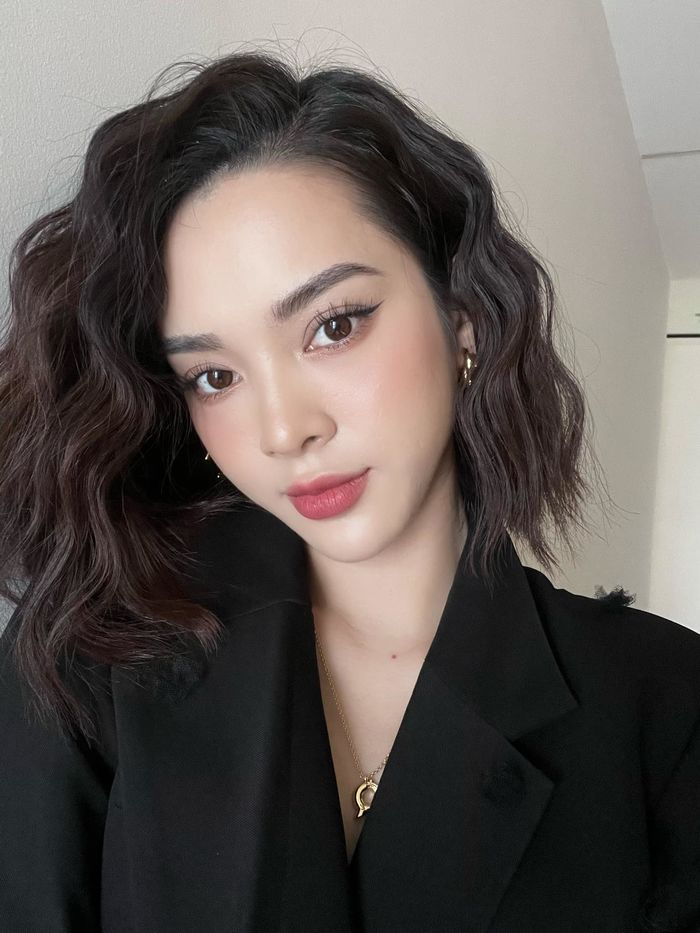 Quỳnh Lương trắng phát sáng tại thảm đỏ, nhan sắc ấn tượng