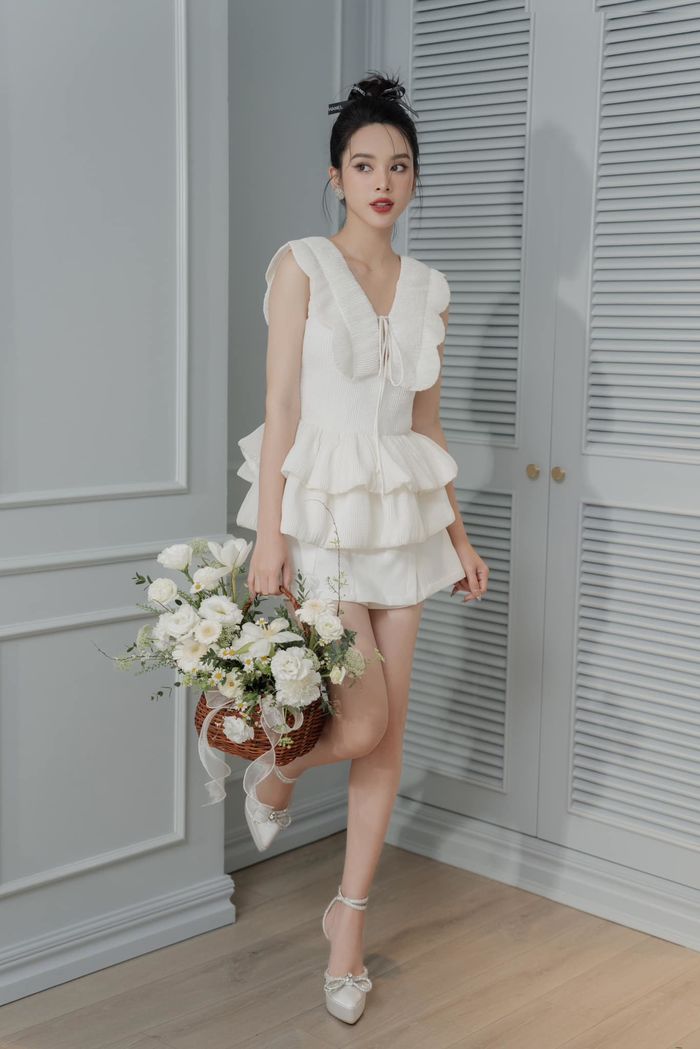 Quỳnh Lương trắng phát sáng tại thảm đỏ, nhan sắc ấn tượng