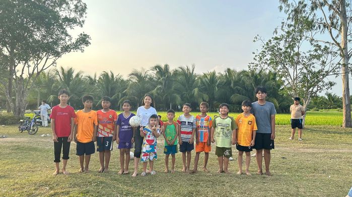 Sau 2 tuần về Việt Nam, Huỳnh Như chính thức lên đường trở lại Lank FC