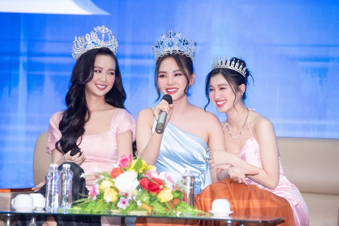 Ảnh hot sao Việt 17/3: Top 3 Hoa hậu Thế giới Việt Nam 2022 về Cần Thơ
