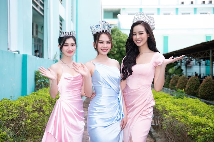 Ảnh hot sao Việt 25/3: Kỳ Duyên - Minh Triệu lấp lửng đang yêu