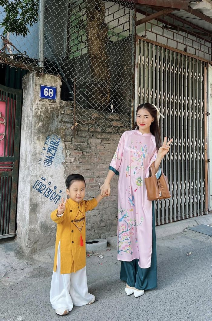 Ảnh hot sao Việt 7/3: Hoa hậu Thùy Tiên dọn rác cho mẹ chồng