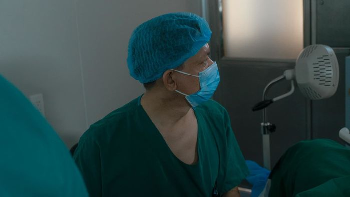 Bác sĩ đỡ đẻ ca sinh 5 đầu tiên ở Việt Nam nổi tiếng mát tay