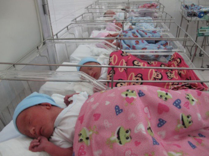 Bác sĩ đỡ đẻ ca sinh 5 đầu tiên ở Việt Nam nổi tiếng mát tay