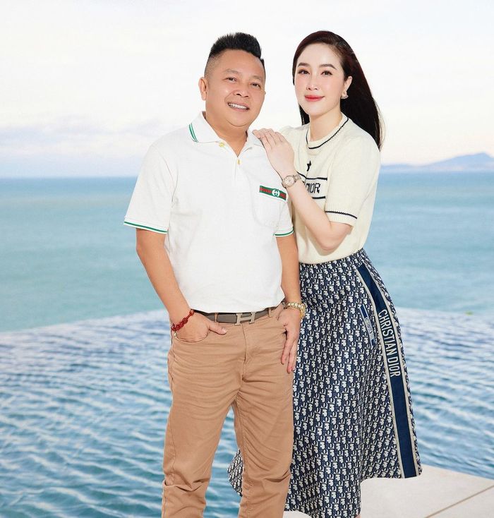 Bảo Thy khoe thân hình đồng hồ cát, đọ sắc chín mười bên vợ Chi Bảo