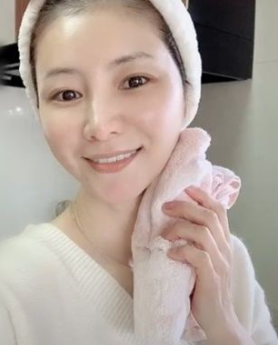 “Phù thủy làn da” Nhật: 53 tuổi da đẹp như 18 chỉ nhờ 2 bước dưỡng