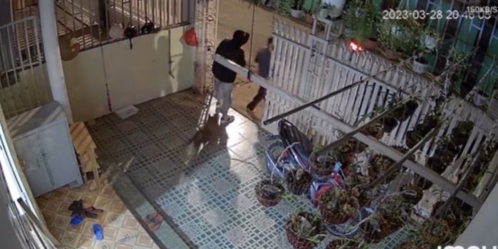 Bí mật về nhà sau 3 năm ở Nhật, anh lại vô tình vào nhầm nhà hàng xóm