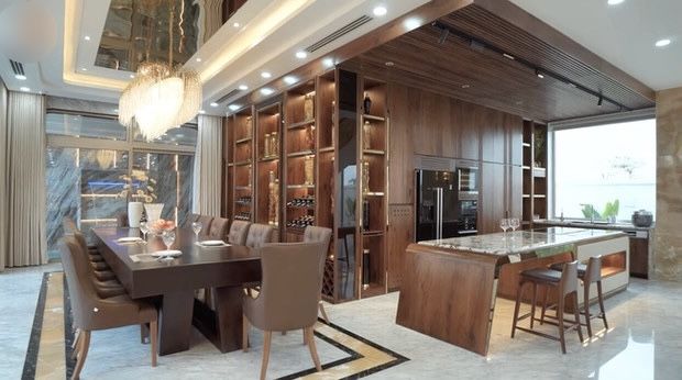 Biệt thự ở Đà Nẵng: Đèn chùm pha lê mạ vàng 24k, vòi tắm gần 200 triệu