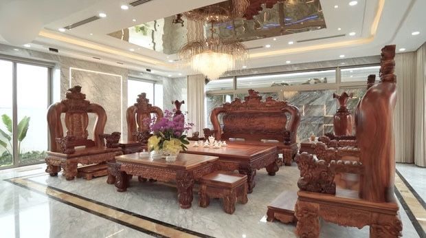 Biệt thự ở Đà Nẵng: Đèn chùm pha lê mạ vàng 24k, vòi tắm gần 200 triệu