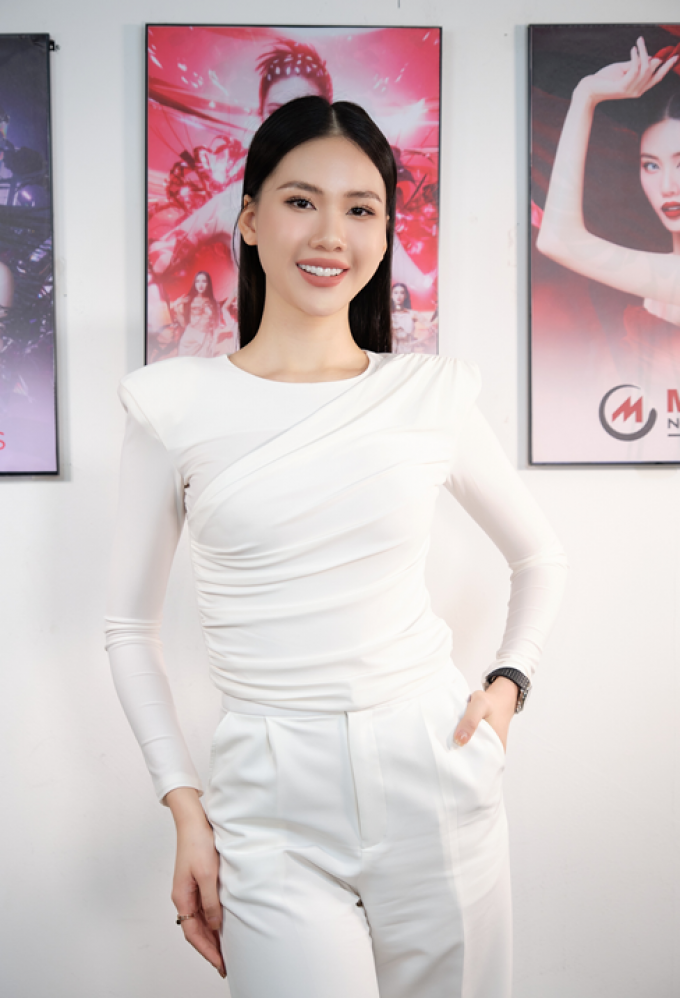 Bùi Quỳnh Hoa bất ngờ khi bị đồn thay Thảo Nhi Lê thi Miss Universe