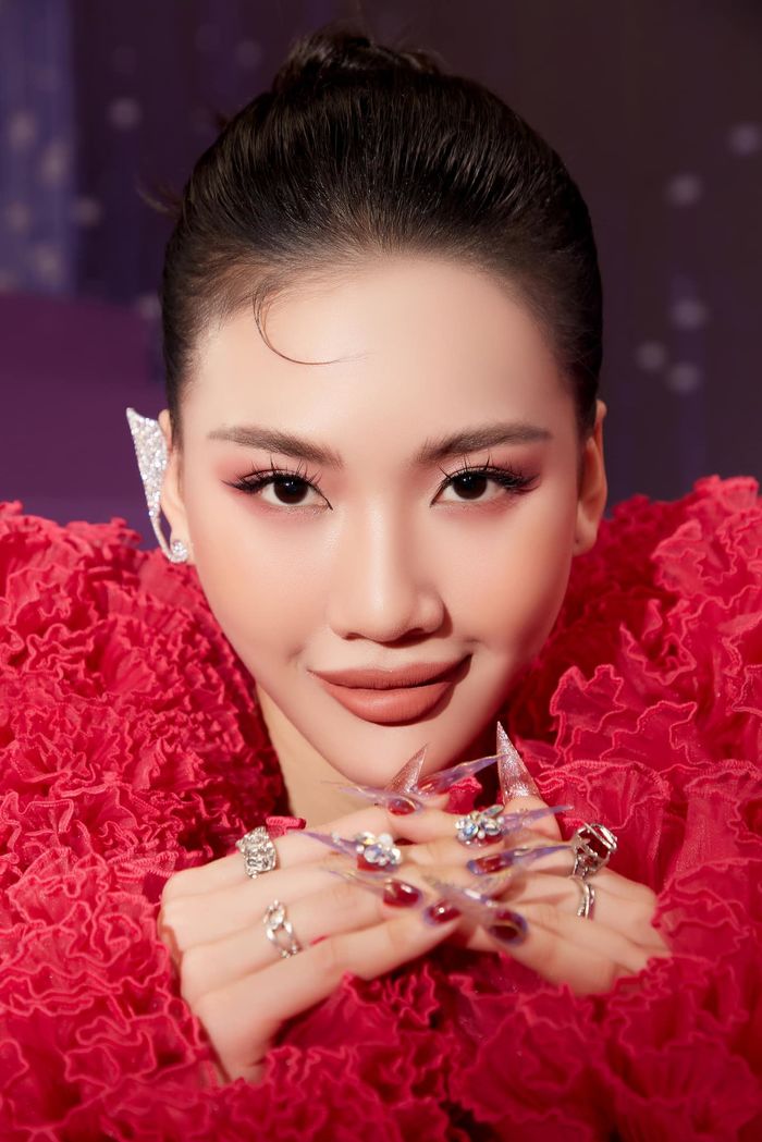 Bùi Quỳnh Hoa bất ngờ khi bị đồn thay Thảo Nhi Lê thi Miss Universe