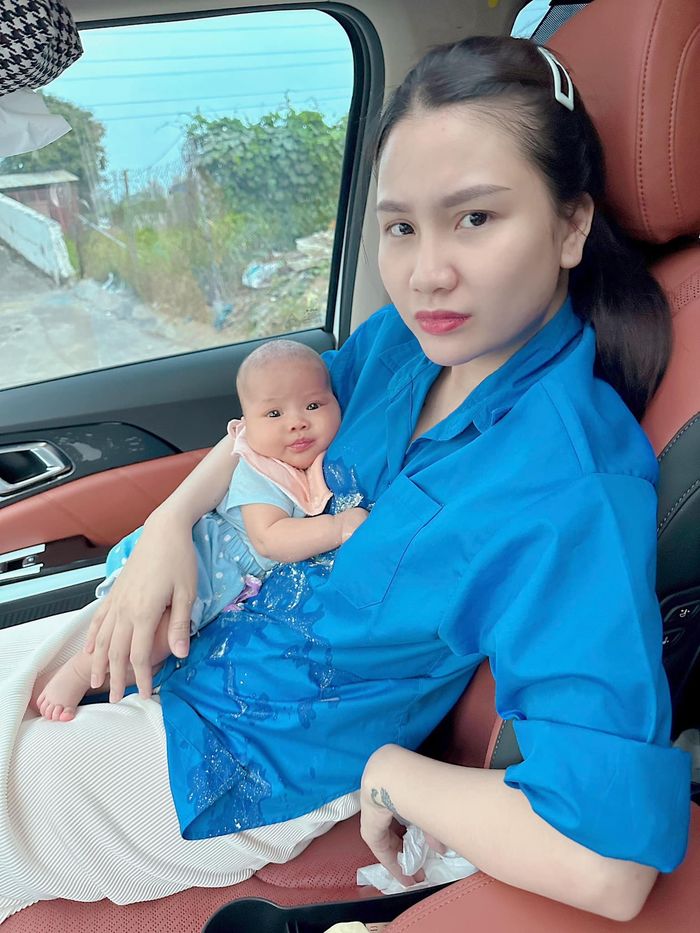 Chồng lãng mạn đặt bó hoa ở đầu giường, Thanh Trần lại thích tấu hài