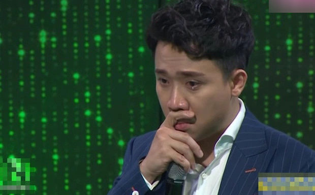 Clip Trường Giang khóc ở show hot trở lại, khán giả gọi tên Trấn Thành