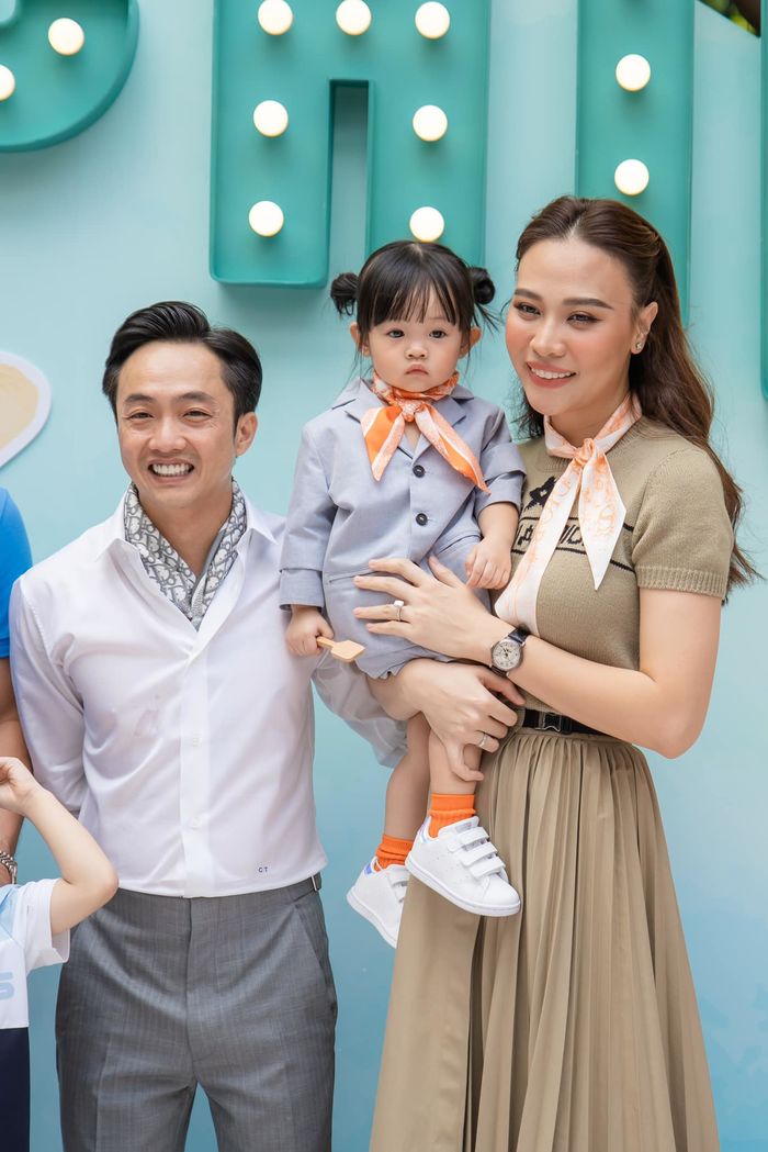 Ái nữ nhà Cường Đô La diện toàn đồ hiệu: Có set gần 30 triệu đồng