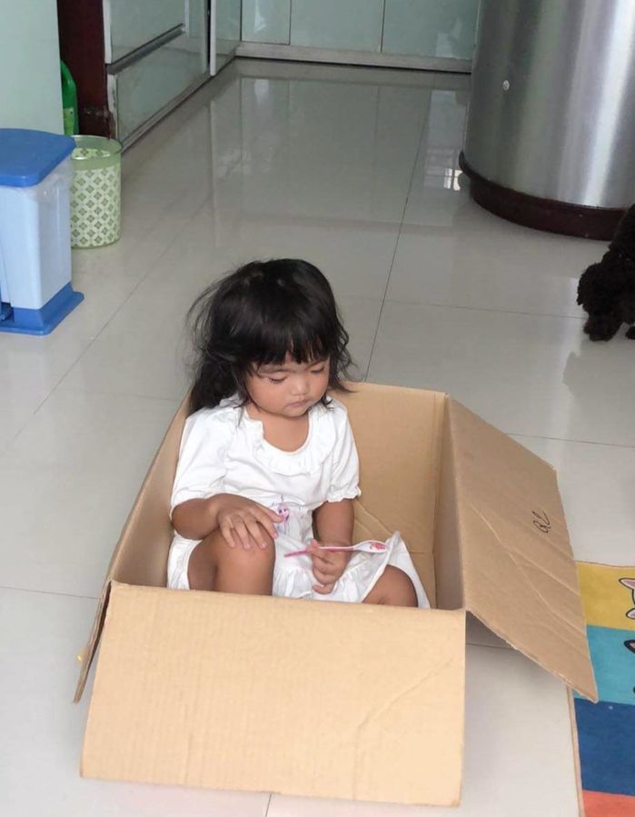 Con gái Mạc Văn Khoa từng bị soi ít tóc, giờ phụ huynh tạo đủ kiểu