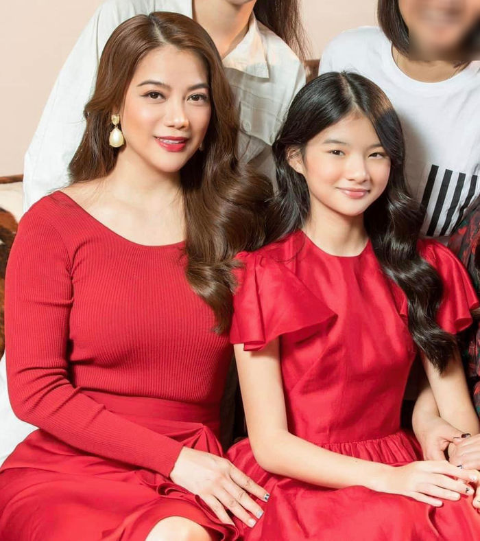Con gái Trương Ngọc Ánh được mẹ cho lên sóng: Ra dáng thiếu nữ