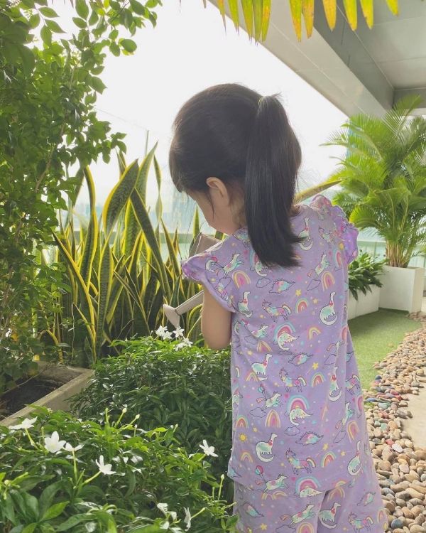 Con Phanh Lee, Đặng Thu Thảo đảm đang từ thuở trứng nước